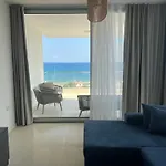 Sea View Apartment *